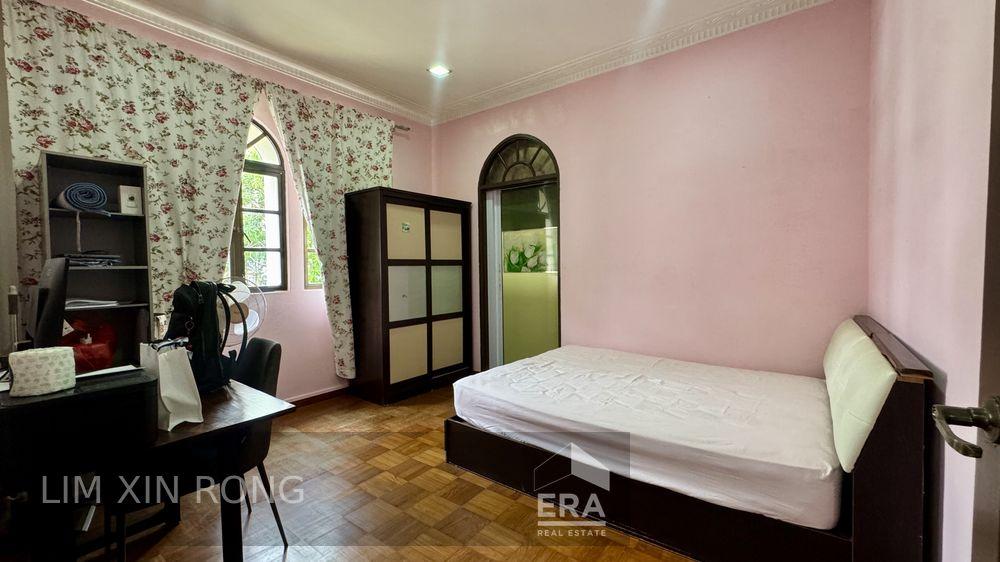 Rare Freehold 6 Beds Semi-detached House in Serangoon