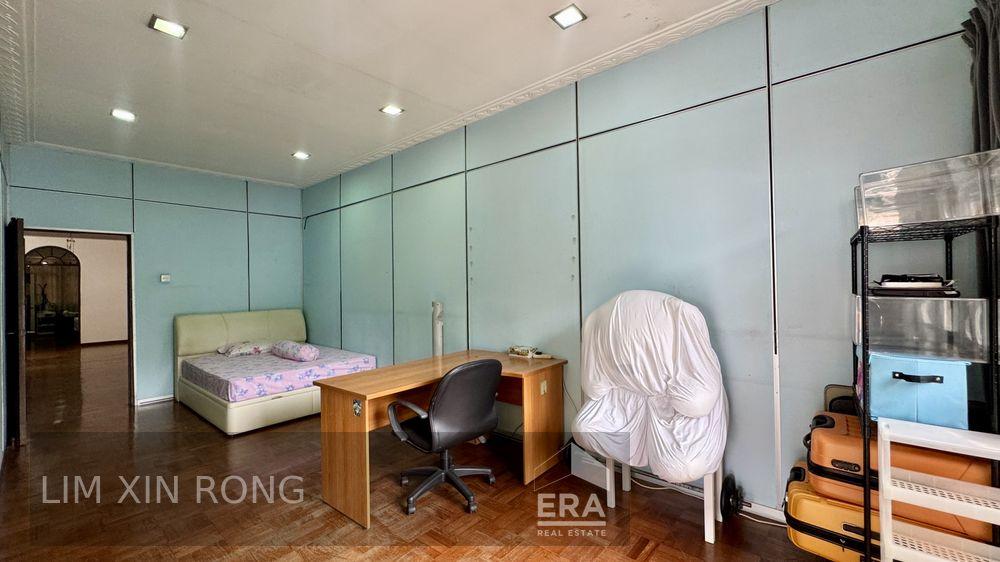 Rare Freehold 6 Beds Semi-detached House in Serangoon