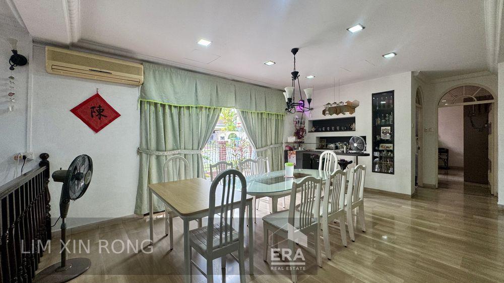 Rare Freehold 6 Beds Semi-detached House in Serangoon