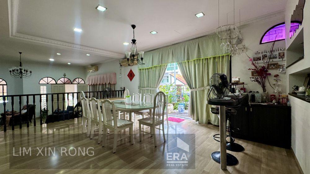 Rare Freehold 6 Beds Semi-detached House in Serangoon