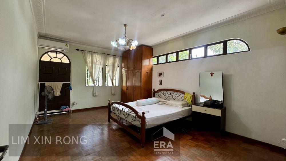 Rare Freehold 6 Beds Semi-detached House in Serangoon