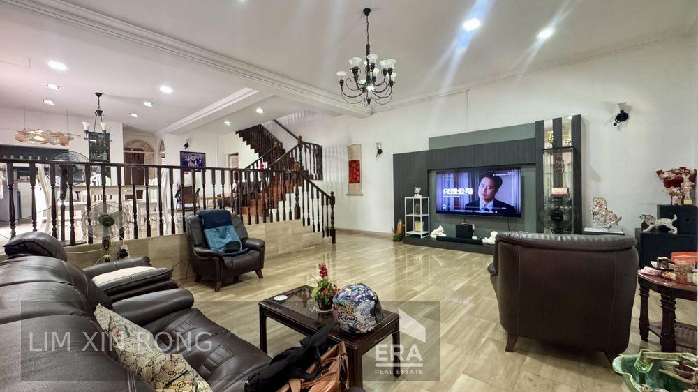 Rare Freehold 6 Beds Semi-detached House in Serangoon