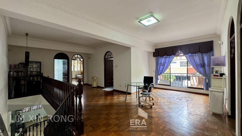 Rare Freehold 6 Beds Semi-detached House in Serangoon