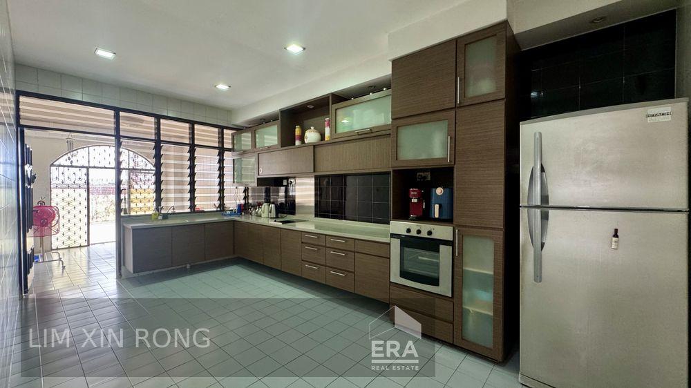 Rare Freehold 6 Beds Semi-detached House in Serangoon