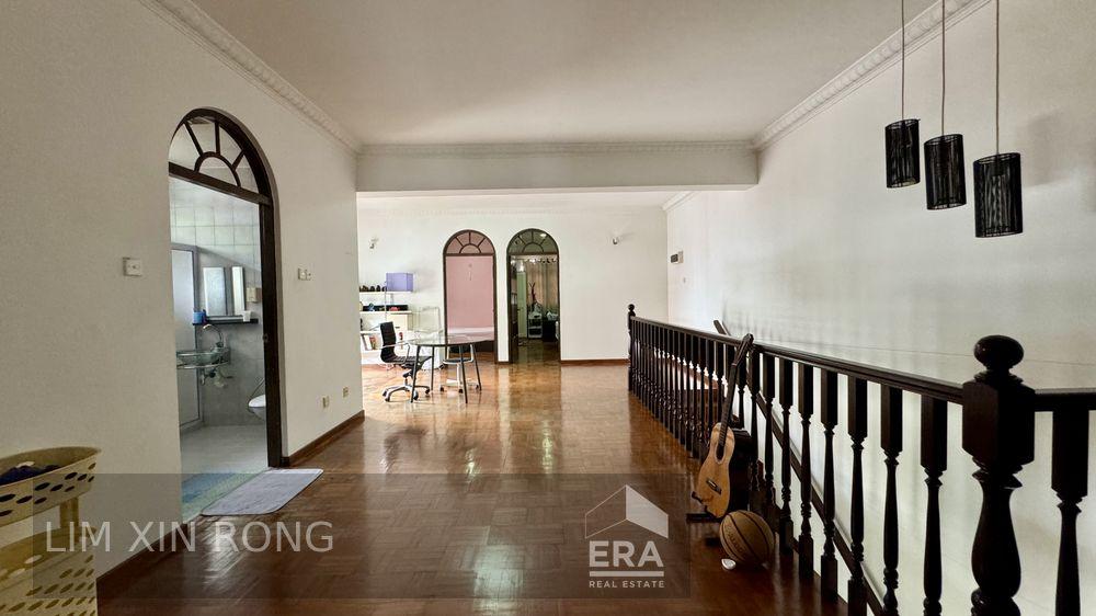 Rare Freehold 6 Beds Semi-detached House in Serangoon