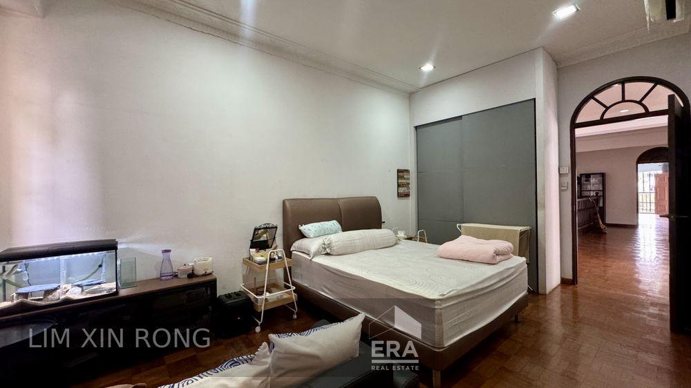 Rare Freehold 6 Beds Semi-detached House in Serangoon