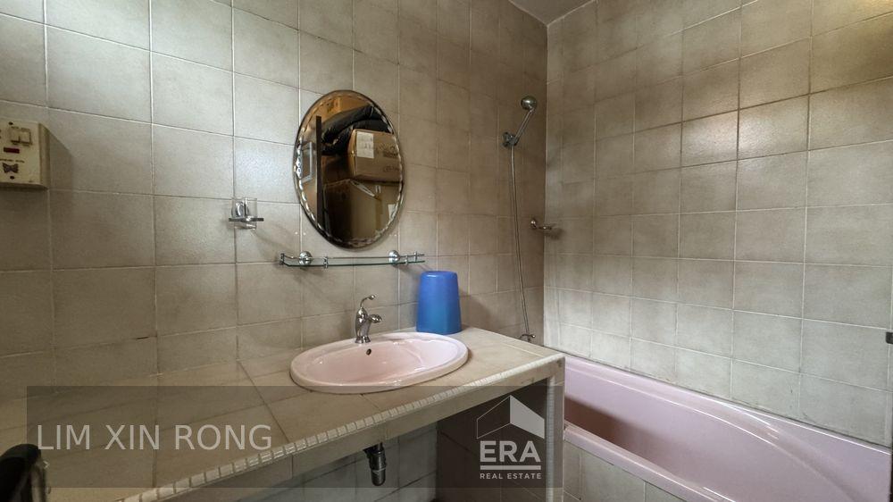 Rare Freehold 6 Beds Semi-detached House in Serangoon