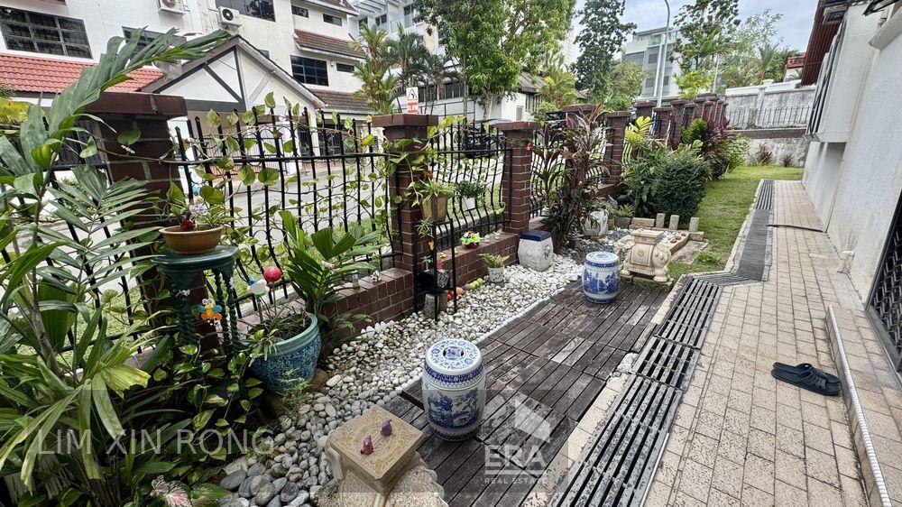 Rare Freehold 6 Beds Semi-detached House in Serangoon