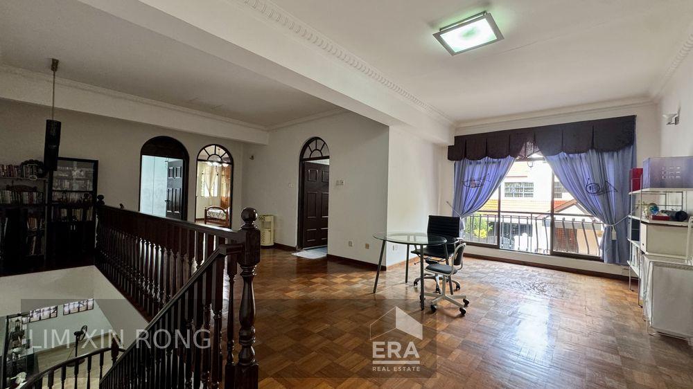 Rare Freehold 6 Beds Semi-detached House in Serangoon