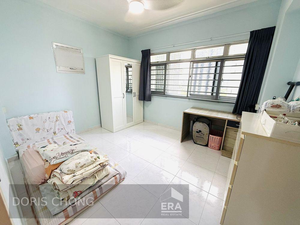 New List. Rare Corner, Spacious 4room for Sale