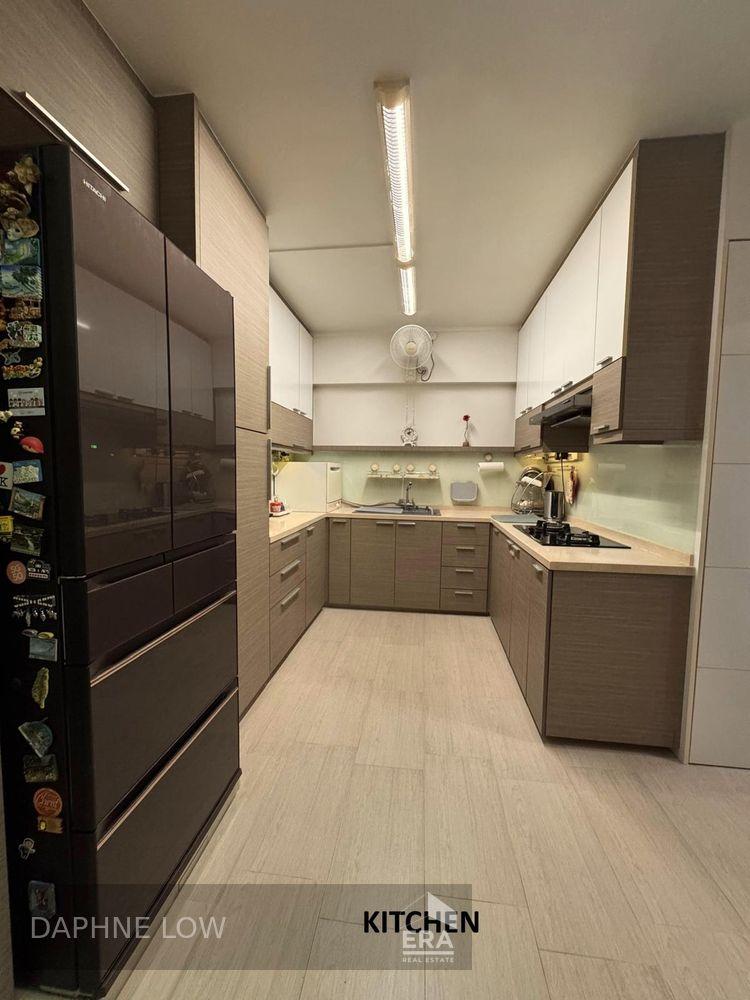 Spacious High Floor Corner Unit. No Extension Required.