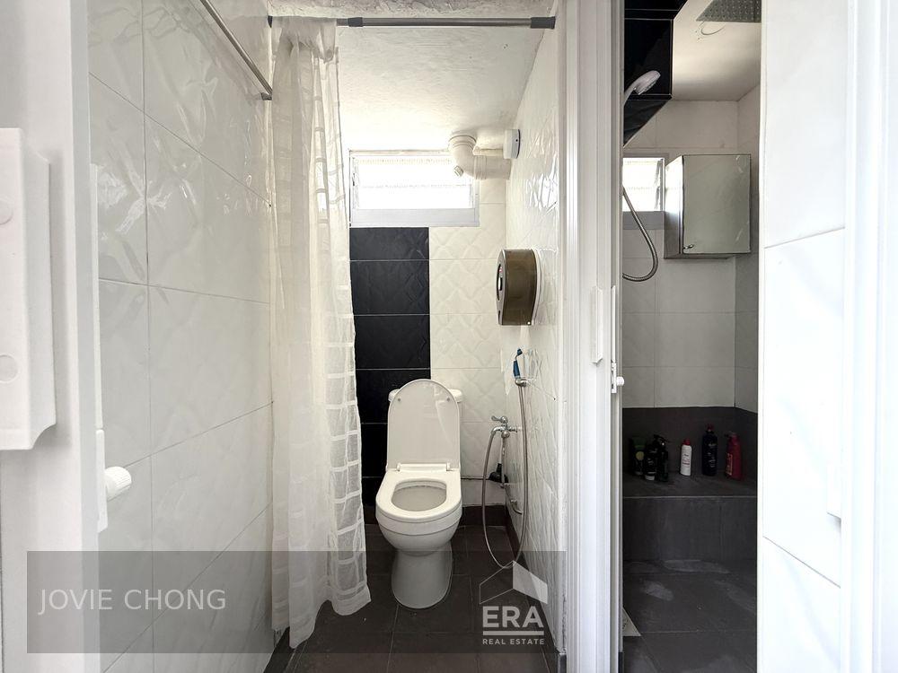 Well-maintained and Move-in Ready Unit!