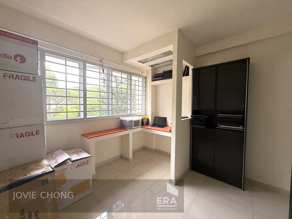 Well-maintained and Move-in Ready Unit!