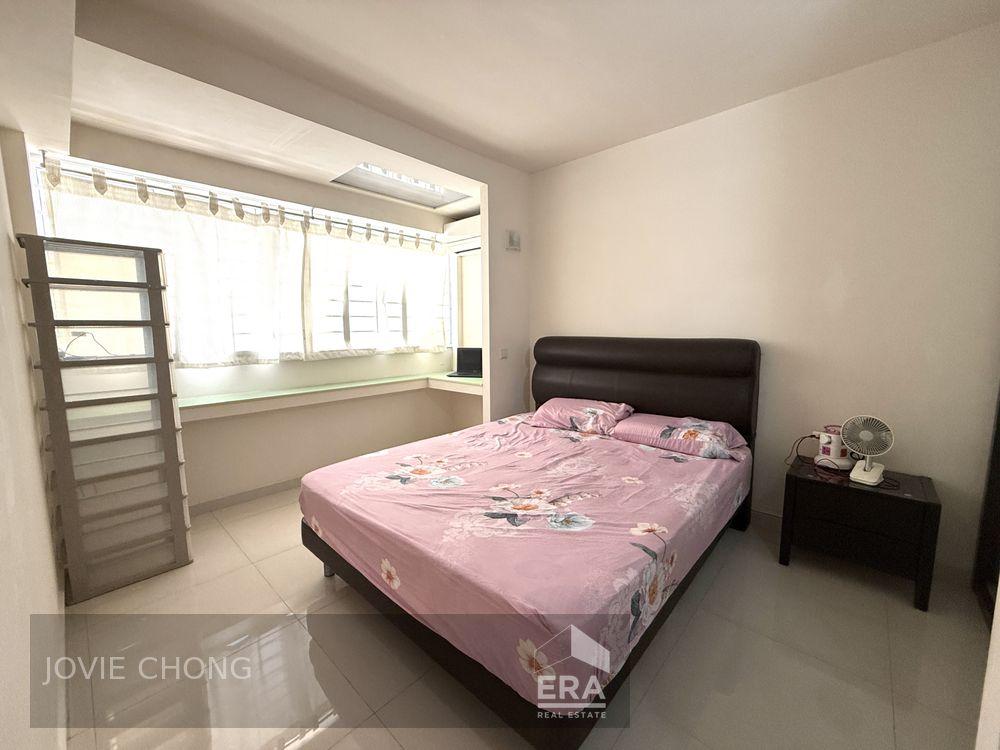 Well-maintained and Move-in Ready Unit!