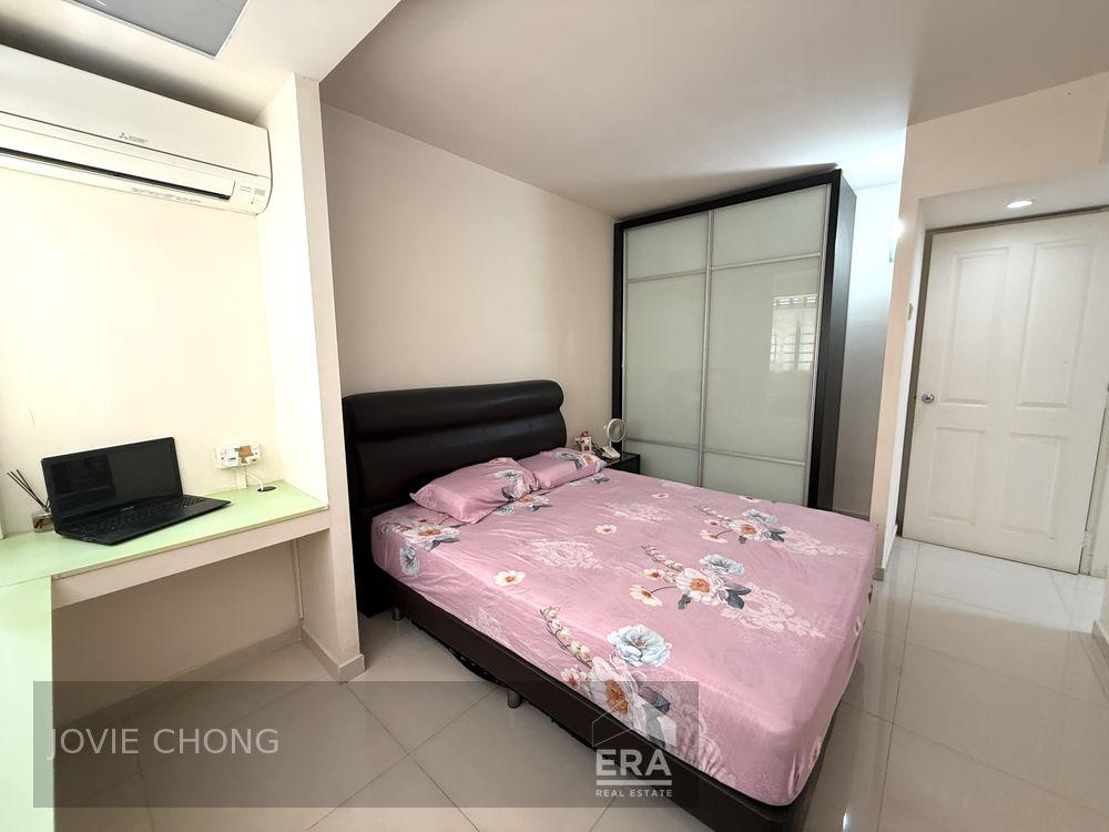 Well-maintained and Move-in Ready Unit!