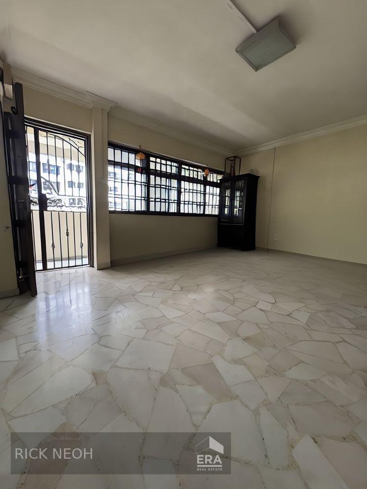 Prop-GPT: HDB - 3 room: D03 Tiong Bahru 125 Kim Tian Road