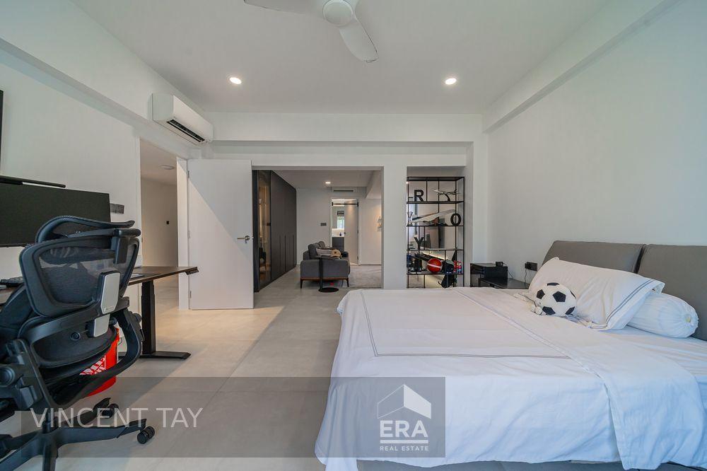 Prop-GPT: Terrace: D16 Eastwood Mistral Park Corner Terrace for Sale