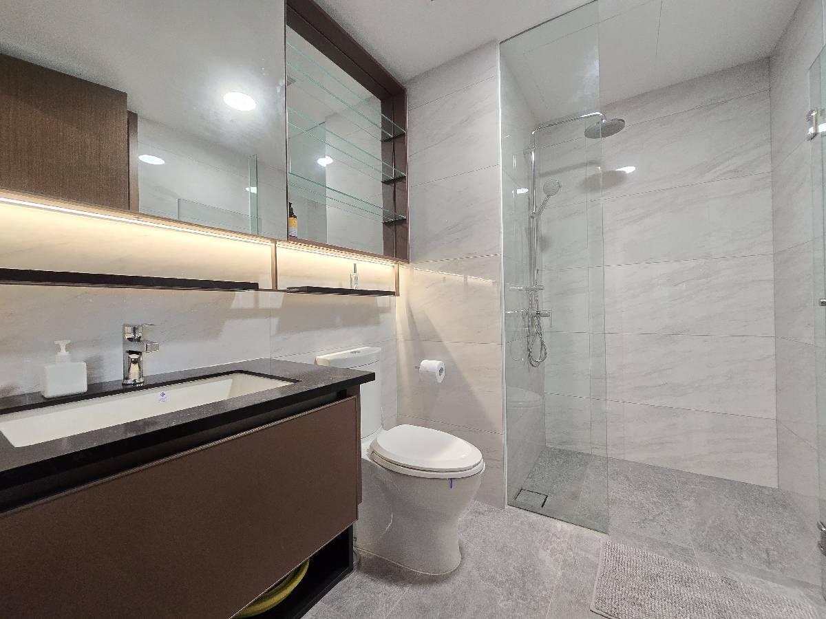 Normanton Park Condominium For Sale, $1,380,000, 2 Bed 1 Bath 657 sqft $2,100.00 psf