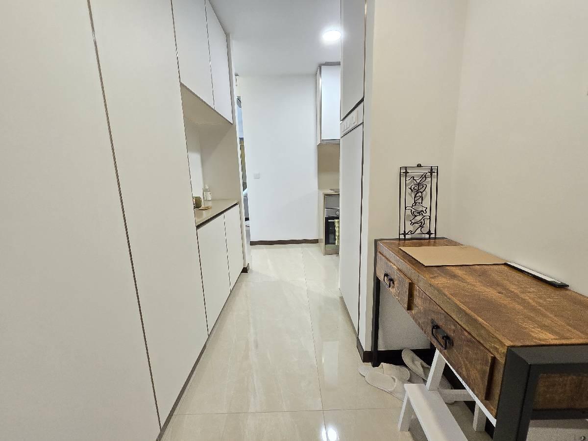 Normanton Park Condominium For Sale, $1,380,000, 2 Bed 1 Bath 657 sqft $2,100.00 psf