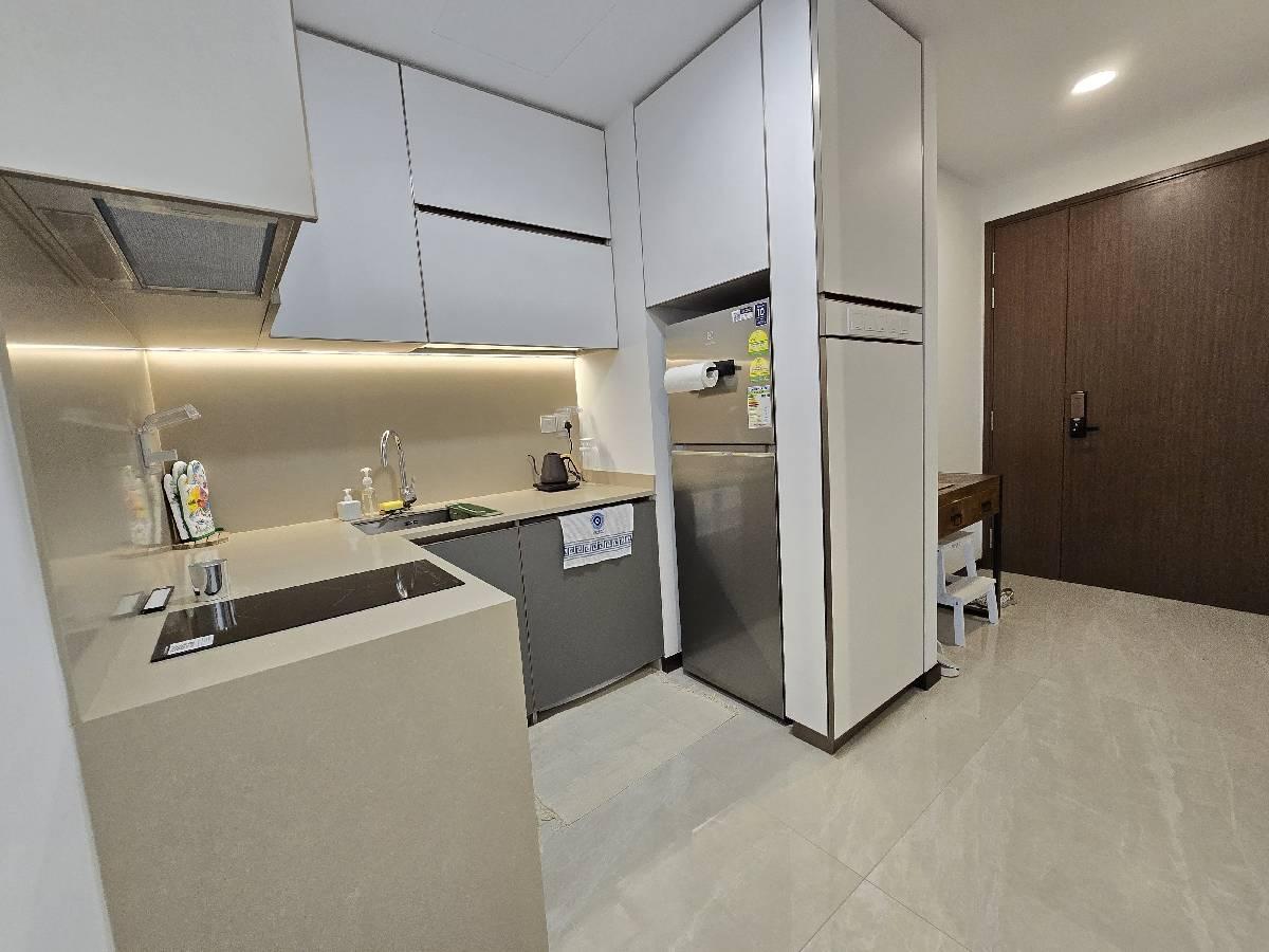 Normanton Park Condominium For Sale, $1,380,000, 2 Bed 1 Bath 657 sqft $2,100.00 psf