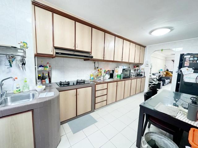 412 Bedok North Avenue 2 HDB Apartment For Sale, $438,000, 2 Bed 2 Bath 721 sqft $607.00 psf