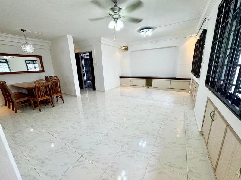 Prop-GPT: HDB Apartment: D22 Jurong 288A Jurong East Street 21