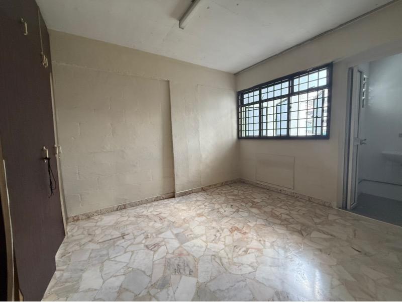 122 Yishun Street 11 HDB Apartment For Sale, $450,000, 2 Bed 2 Bath 721 sqft $624.00 psf