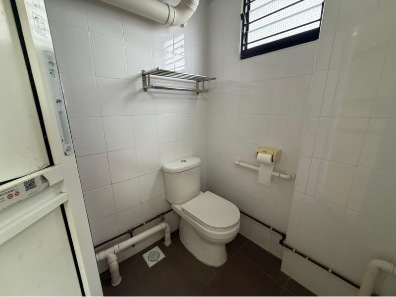 122 Yishun Street 11 HDB Apartment For Sale, $450,000, 2 Bed 2 Bath 721 sqft $624.00 psf