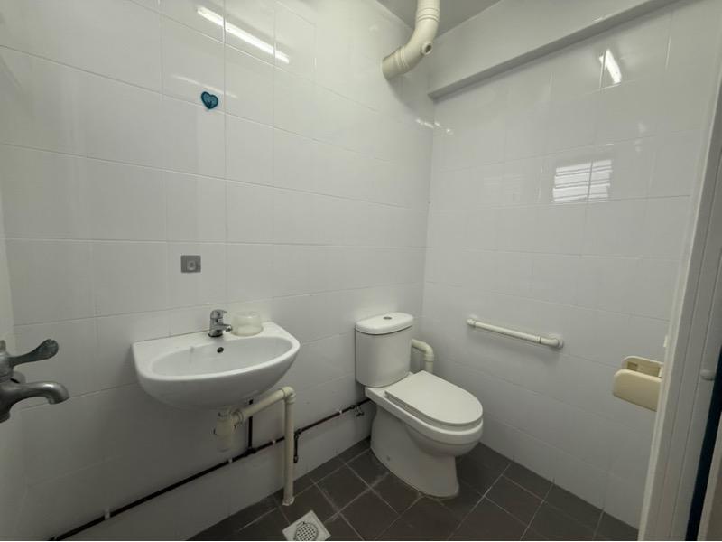 122 Yishun Street 11 HDB Apartment For Sale, $450,000, 2 Bed 2 Bath 721 sqft $624.00 psf