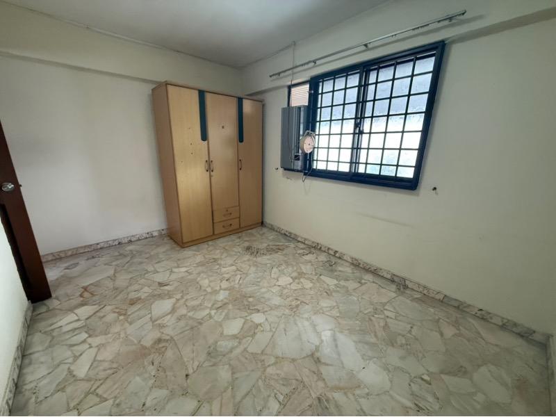 122 Yishun Street 11 HDB Apartment For Sale, $450,000, 2 Bed 2 Bath 721 sqft $624.00 psf