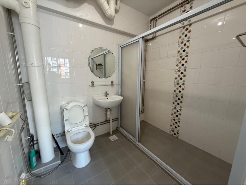 606 Yishun Street 61 HDB Apartment For Sale, $880,000, 4 Bed 2 Bath 1,528 sqft $576.00 psf