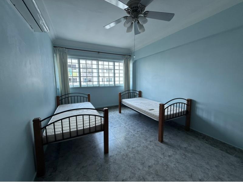 606 Yishun Street 61 HDB Apartment For Sale, $880,000, 4 Bed 2 Bath 1,528 sqft $576.00 psf