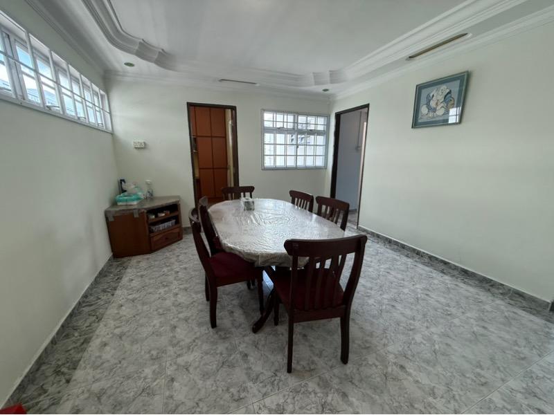 606 Yishun Street 61 HDB Apartment For Sale, $880,000, 4 Bed 2 Bath 1,528 sqft $576.00 psf