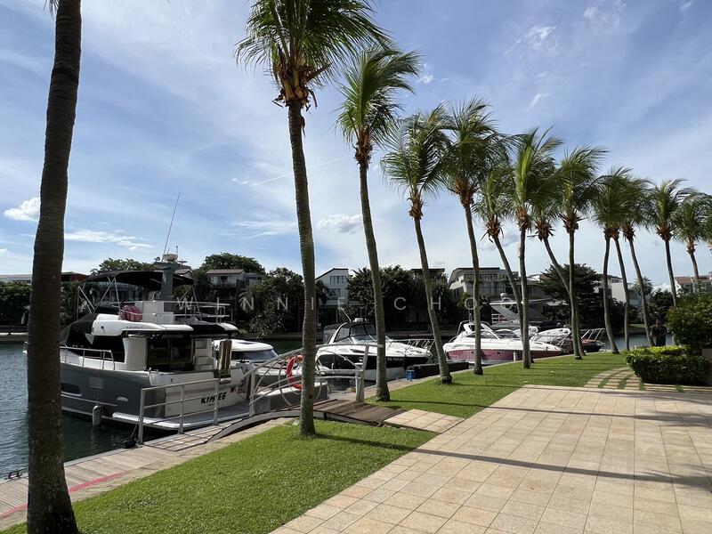 The Berth by the Cove