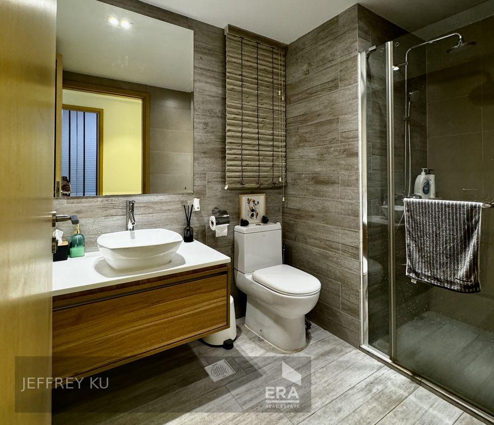 Superb Value! Sea View! Mins to Beach. No West Sun. Move-in Rd