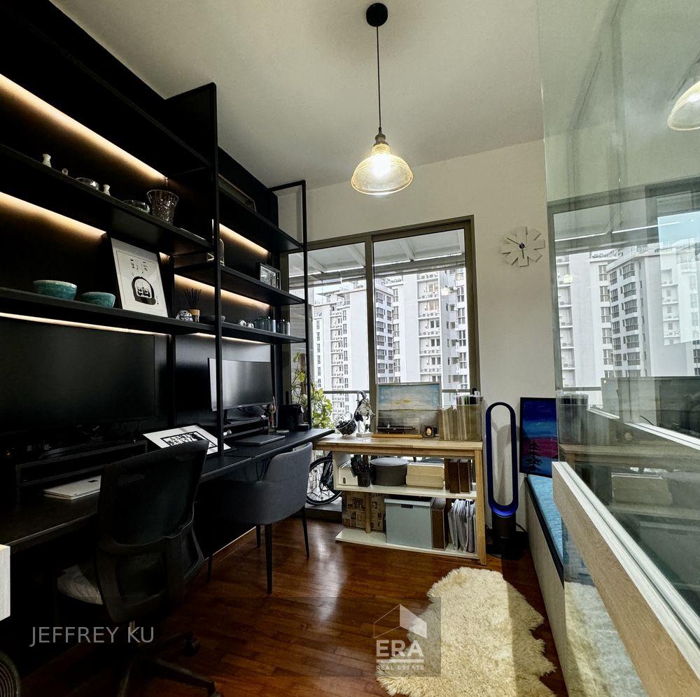 Superb Value! Sea View! Mins to Beach. No West Sun. Move-in Rd