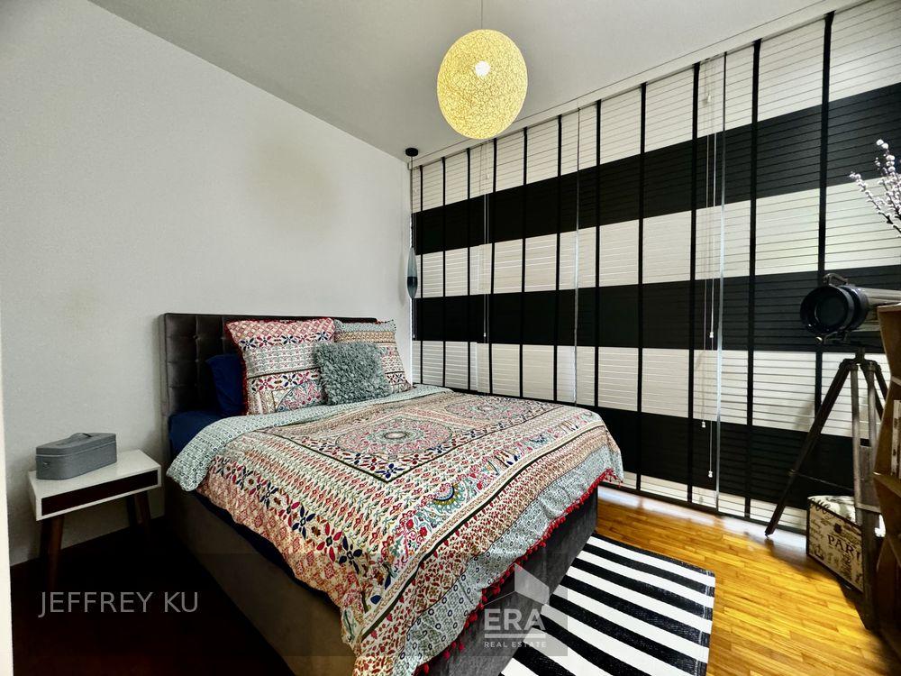 Superb Value! Sea View! Mins to Beach. No West Sun. Move-in Rd