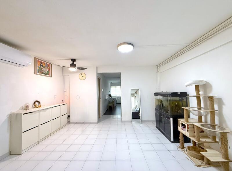 Prop-GPT: HDB Flat: D19 Serangoon 215 Serangoon Avenue 4