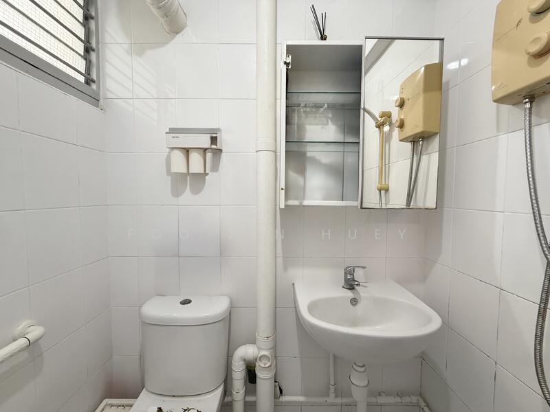 215 Serangoon Avenue 4