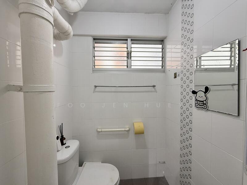 215 Serangoon Avenue 4