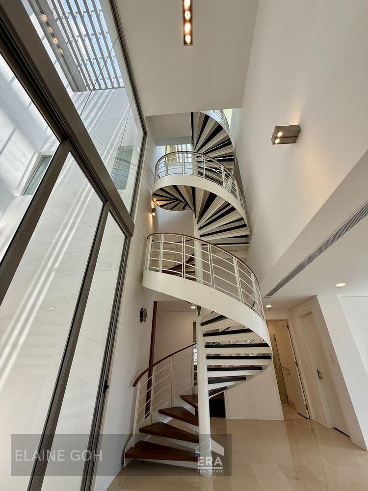 Freehold 3 Room Penthouse Triplex Balcony & Roof 1 Km River Valley Pri