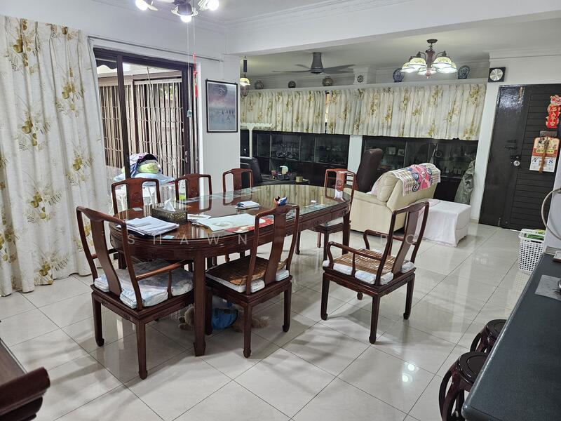 Prop-GPT: Condominium: D21  Pine Grove
