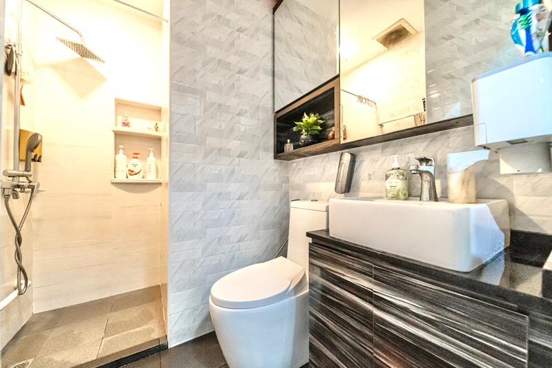 Villa De West Condominium For Sale, $1,688,888, 2 Bed 2 Bath 1,012 sqft $1,669.00 psf