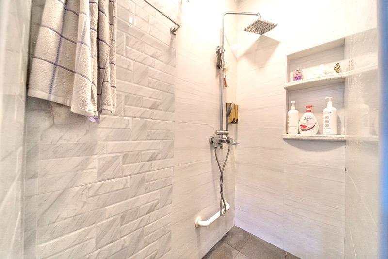 Villa De West Condominium For Sale, $1,688,888, 2 Bed 2 Bath 1,012 sqft $1,669.00 psf