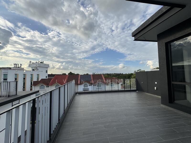 Prop-GPT: Terrace: D17 Loyang LANDED7772  Pasir Ris Beachfront Brand New 3.5 Storey Terrace | Pasir Ris MRT