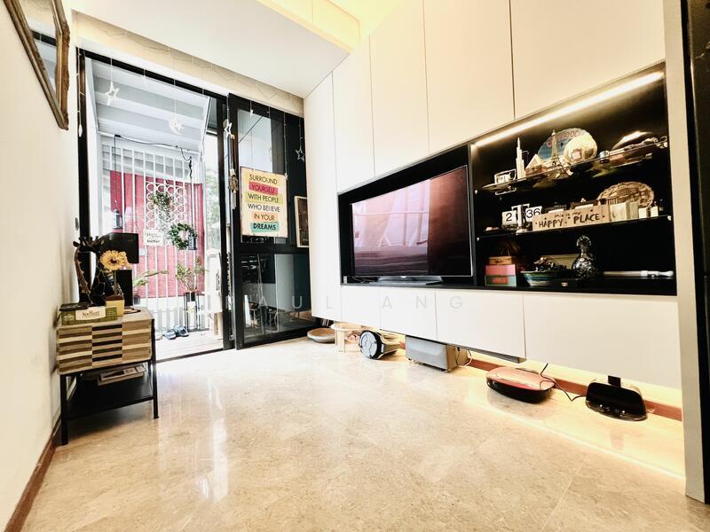 Prop-GPT: Condominium: D21  NottingHill Suites