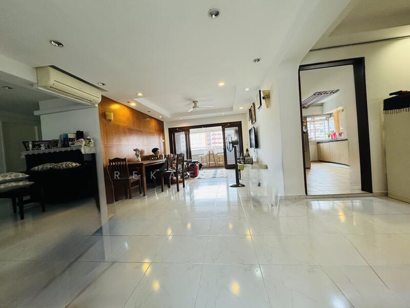 Prop-GPT: HDB Flat: D18 Pasir Ris 505 Pasir Ris Street 52