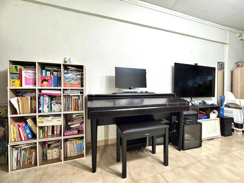 Prop-GPT: HDB Flat: D27 Yishun 230 Yishun Street 21