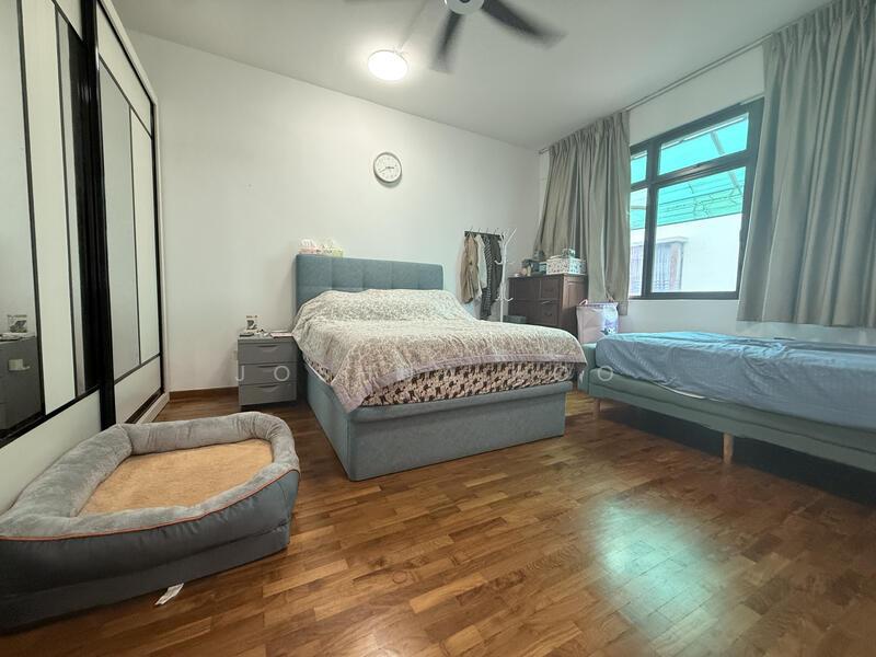 Prop-GPT: Terrace: D18 Pasir Ris LANDED7772@ 3 sty well maintained Interterrace