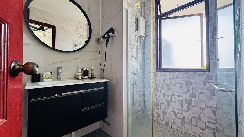 LANDED7772@ 3 sty well maintained Interterrace